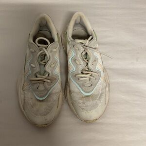 Adidas Womens Ozweego Off White Wonder Beige Running Shoes Sneakers Size 5